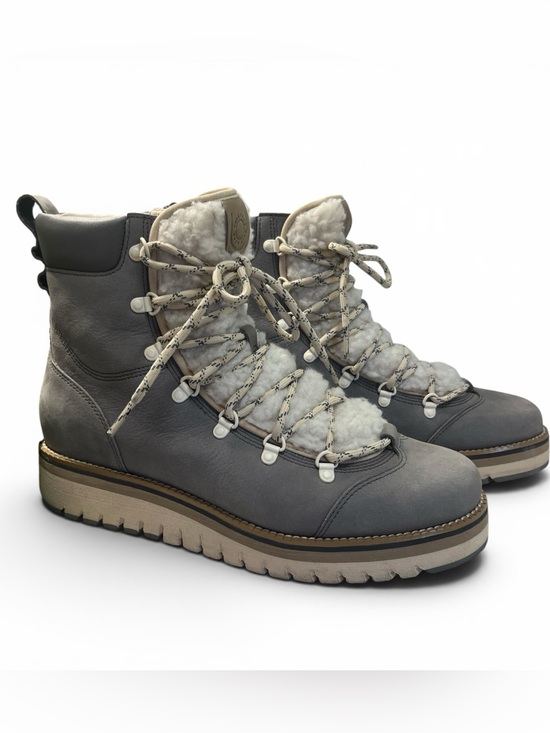 Cole Haan Shoes - EUC Cole Haan Women's Zerogrand Lodge Waterproof Hiker Booties